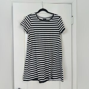 Bobeau Monochrome black and white Striped T Shirt Dress - medium
